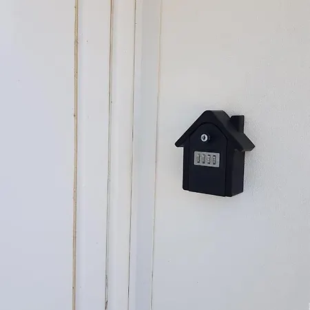 アパート 03 - Joli Traversant Situe Au Rdc Avec 2 Lits, Equipe Pour 1, 2 Ou 3 Personnes Maximum, Entree Independante Donnant Sur Parking Dont Place Est Reservee Devant La Porte, Grand Fourgon Possible Et Petit Jardin Sur L'arriere Comme Ma *