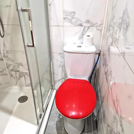 Apartment 03 - Joli Traversant Situe Au Rdc Avec 2 Lits, Equipe Pour 1, 2 Ou 3 Personnes Maximum, Entree Independante Donnant Sur Parking Dont Place Est Reservee Devant La Porte, Grand Fourgon Possible Et Petit Jardin Sur L'arriere Comme Ma