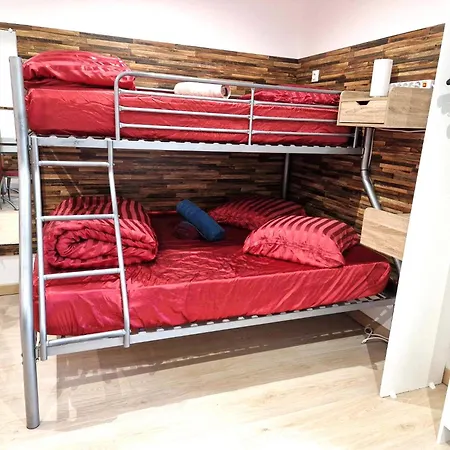 Apartmán 03 - Joli Traversant Situe Au Rdc Avec 2 Lits, Equipe Pour 1, 2 Ou 3 Personnes Maximum, Entree Independante Donnant Sur Parking Dont Place Est Reservee Devant La Porte, Grand Fourgon Possible Et Jolie Terrasse A L'arriere Comme Ma *