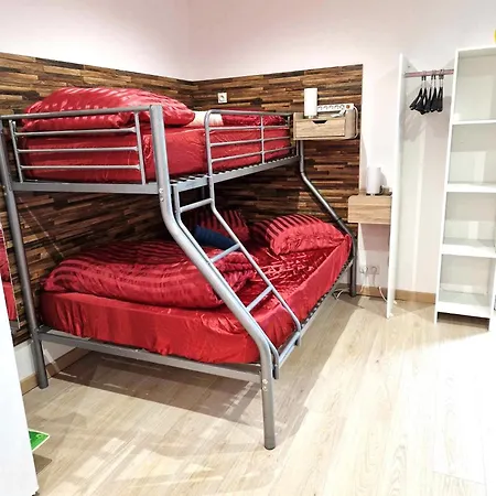 03 - Joli Traversant Situe Au Rdc Avec 2 Lits, Equipe Pour 1, 2 Ou 3 Personnes Maximum, Entree Independante Donnant Sur Parking Dont Place Est Reservee Devant La Porte, Grand Fourgon Possible Et Jolie Terrasse A L'arriere Comme Ma Apartmán Razac-sur-lʼIsle