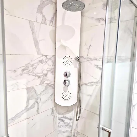 Apartment 03 - Joli Traversant Situe Au Rdc Avec 2 Lits, Equipe Pour 1, 2 Ou 3 Personnes Maximum, Entree Independante Donnant Sur Parking Dont Place Est Reservee Devant La Porte, Grand Fourgon Possible Et Petit Jardin Sur L'arriere Comme Ma Razac-sur-l'Isle