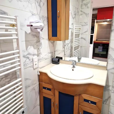 Apartmán 03 - Joli Traversant Situe Au Rdc Avec 2 Lits, Equipe Pour 1, 2 Ou 3 Personnes Maximum, Entree Independante Donnant Sur Parking Dont Place Est Reservee Devant La Porte, Grand Fourgon Possible Et Jolie Terrasse A L'arriere Comme Ma *