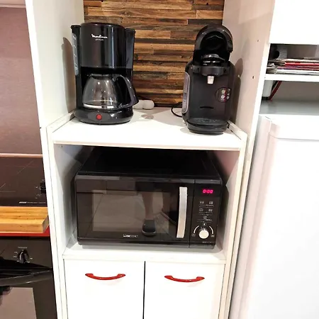 03 - Joli Traversant Situe Au Rdc Avec 2 Lits, Equipe Pour 1, 2 Ou 3 Personnes Maximum, Entree Independante Donnant Sur Parking Dont Place Est Reservee Devant La Porte, Grand Fourgon Possible Et Jolie Terrasse A L'arriere Comme Ma Apartmán Razac-sur-lʼIsle