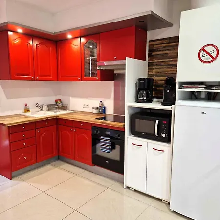 公寓 03 - Joli Traversant Situe Au Rdc Avec 2 Lits, Equipe Pour 1, 2 Ou 3 Personnes Maximum, Entree Independante Donnant Sur Parking Dont Place Est Reservee Devant La Porte, Grand Fourgon Possible Et Petit Jardin Sur L'arriere Comme Ma Razac-sur-lʼIsle