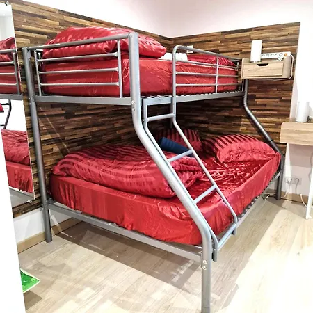 Apartmán 03 - Joli Traversant Situe Au Rdc Avec 2 Lits, Equipe Pour 1, 2 Ou 3 Personnes Maximum, Entree Independante Donnant Sur Parking Dont Place Est Reservee Devant La Porte, Grand Fourgon Possible Et Jolie Terrasse A L'arriere Comme Ma *