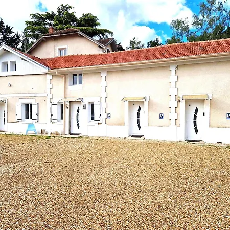 03 - Joli Traversant Situe Au Rdc Avec 2 Lits, Equipe Pour 1, 2 Ou 3 Personnes Maximum, Entree Independante Donnant Sur Parking Dont Place Est Reservee Devant La Porte, Grand Fourgon Possible Et Petit Jardin Sur L'arriere Comme Ma 公寓