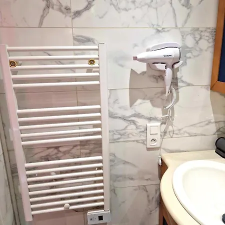 03 - Joli Traversant Situe Au Rdc Avec 2 Lits, Equipe Pour 1, 2 Ou 3 Personnes Maximum, Entree Independante Donnant Sur Parking Dont Place Est Reservee Devant La Porte, Grand Fourgon Possible Et Petit Jardin Sur L'arriere Comme Ma 公寓 Razac-sur-lʼIsle