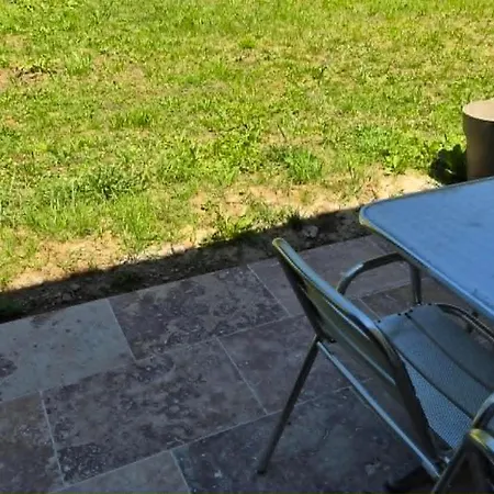 Apartmán 03 - Joli Traversant Situe Au Rdc Avec 2 Lits, Equipe Pour 1, 2 Ou 3 Personnes Maximum, Entree Independante Donnant Sur Parking Dont Place Est Reservee Devant La Porte, Grand Fourgon Possible Et Jolie Terrasse A L'arriere Comme Ma *