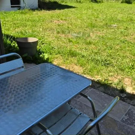 03 - Joli Traversant Situe Au Rdc Avec 2 Lits, Equipe Pour 1, 2 Ou 3 Personnes Maximum, Entree Independante Donnant Sur Parking Dont Place Est Reservee Devant La Porte, Grand Fourgon Possible Et Jolie Terrasse A L'arriere Comme Ma * Razac-sur-lʼIsle