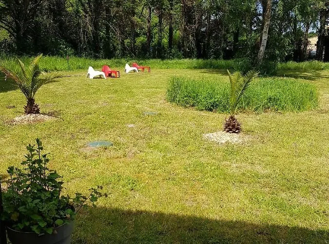 公寓 03 - Joli Traversant Situe Au Rdc Avec 2 Lits, Equipe Pour 1, 2 Ou 3 Personnes Maximum, Entree Independante Donnant Sur Parking Dont Place Est Reservee Devant La Porte, Grand Fourgon Possible Et Petit Jardin Sur L'arriere Comme Ma