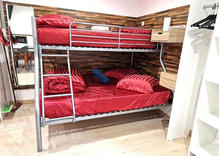 公寓 03 - Joli Traversant Situe Au Rdc Avec 2 Lits, Equipe Pour 1, 2 Ou 3 Personnes Maximum, Entree Independante Donnant Sur Parking Dont Place Est Reservee Devant La Porte, Grand Fourgon Possible Et Petit Jardin Sur L'arriere Comme Ma *