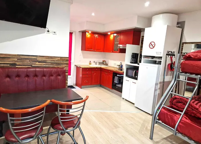 Apartmán 03 - Joli Traversant Situe Au Rdc Avec 2 Lits, Equipe Pour 1, 2 Ou 3 Personnes Maximum, Entree Independante Donnant Sur Parking Dont Place Est Reservee Devant La Porte, Grand Fourgon Possible Et Petit Jardin Sur L'arriere Comme Ma