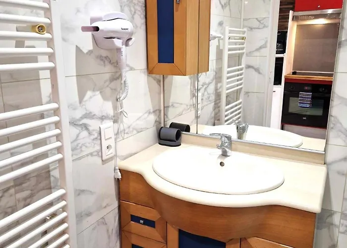 公寓 03 - Joli Traversant Situe Au Rdc Avec 2 Lits, Equipe Pour 1, 2 Ou 3 Personnes Maximum, Entree Independante Donnant Sur Parking Dont Place Est Reservee Devant La Porte, Grand Fourgon Possible Et Petit Jardin Sur L'arriere Comme Ma *