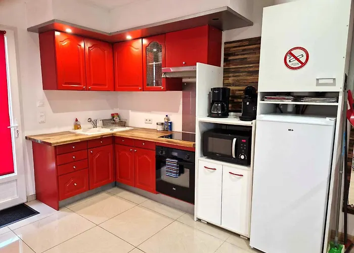 公寓 03 - Joli Traversant Situe Au Rdc Avec 2 Lits, Equipe Pour 1, 2 Ou 3 Personnes Maximum, Entree Independante Donnant Sur Parking Dont Place Est Reservee Devant La Porte, Grand Fourgon Possible Et Petit Jardin Sur L'arriere Comme Ma Razac-sur-lʼIsle